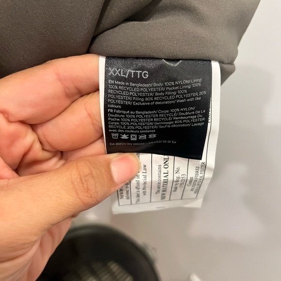 Lululemon Insulated Hiking Vest in olive green - Picture 6 of 8